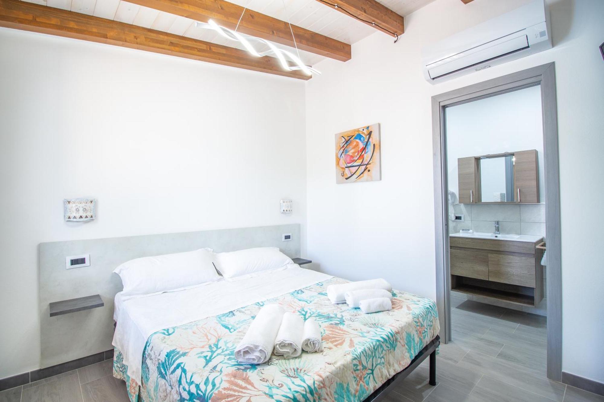 S'Omu E Chicchinu Rooms Cardedu Esterno foto